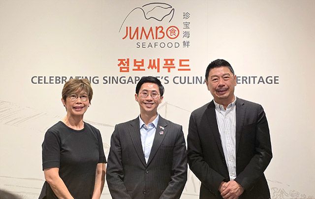 크리스티나 콩 한국 점보씨푸드 대표, 웡카이쥔 싱가포르 주한 싱가포르 대사지명자, 점보씨푸드 앙 키암 멩 회장.(왼쪽부터)/사진=김경희