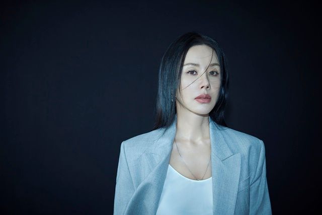 [인터뷰] 여전히 꿈을 좇는 '금스타' 엄정화 "앞으로를 더 기대하게 된다"