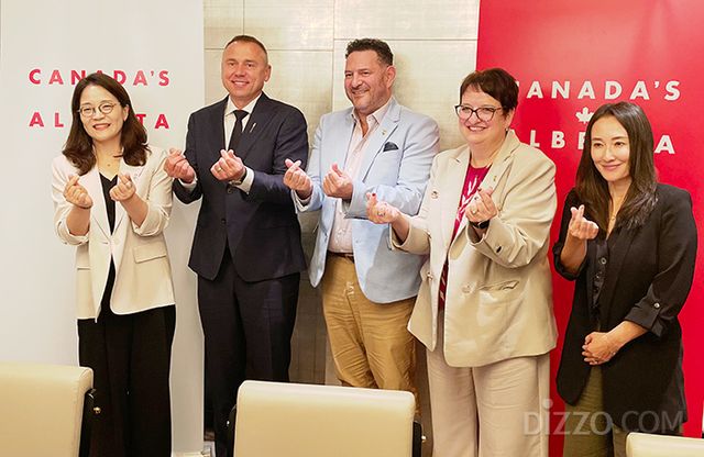 (왼쪽부터)이영숙 캐나다관광청 한국사무소 대표, 앤드류 보이코 알버타 주 정부 관광체육부 장관, 데이비드 골드스테인 알버타주관광청 관광청장, 달린 페도로신 알버타주관광청 해외시장담당 상무, 노리코 기타가와 알버타주관광청 아시아 시장담당 매니저(사진촬영=서미영 기자)