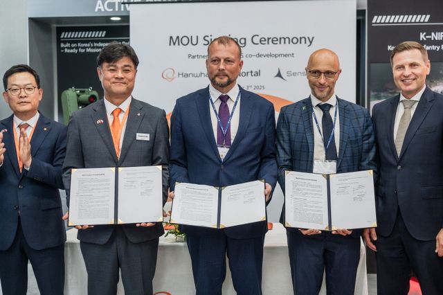 한화에어로스페이스가 에스토니아 보병전투장갑차(IFV) 시장 공략을 위해 현지 업체와 에스토니아형 IFV 전장관리시스템(BMS, Battlefield Management System)을 공동개발하기로 했다. / 사진 제공=한화에어로스페이스