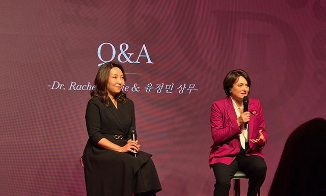 레이첼 배리 마스터 블렌더와 유정민 한국브라운포맨 마케팅 상무가 질의 답변을 하고 있다./사진=김경희