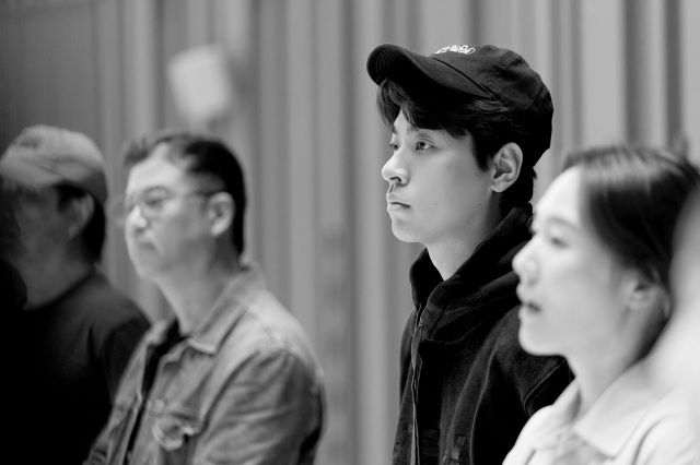 '라이프 오브 파이' 연습에 임하고 있는 배우 박정민 / 사진 : 에스앤코 제공