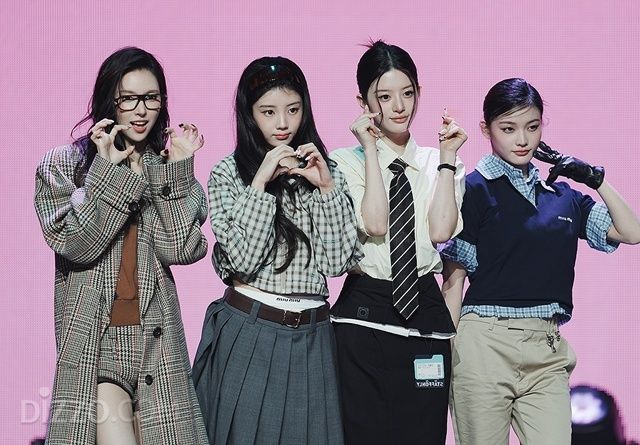 아일릿이 다섯 번째 미니앨범 'BREAK EVEN' 발매 기념 미디어 쇼케이스를 개최해 포토타임을 갖고 있다. / 이대덕 객원 사진기자, leedaedeok@gmail.com