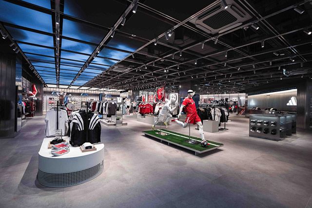 아디다스 롯데 월드몰 브랜드 센터 풋웨어 전경./사진=아디다스