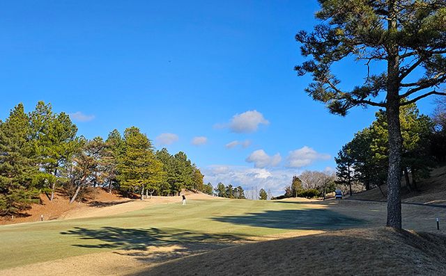 겨울이지만 잘 관리된 페어웨이가 돋보이는 하나야시키GC 10번홀 전경./ 사진 출처=고베 관광국