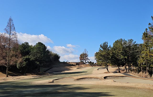 겨울에도 영상의 기온에서 플레이할 수 있는 하나야시키GC는 그린 주변 벙커와 포대그린이 많아 쉽지 않다./ 사진 출처=고베 관광국