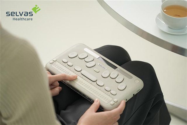 셀바스헬스케어의 점자 정보단말기 ‘브레일센스 7’. /사진=셀바스헬스케어