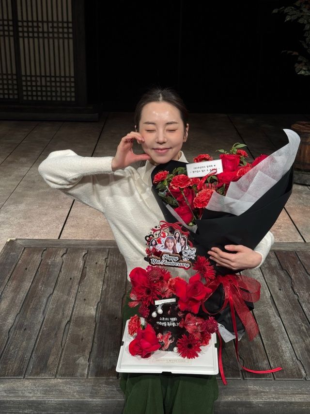 연극 '그때도 오늘2: 꽃신' 공연 모습 / 사진 : 안소희 인스타그램