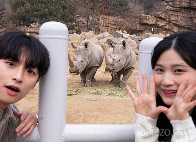 에버랜드 '로스트밸리 워킹 사파리'를 소개하는 모델(사진제공=삼성물산)