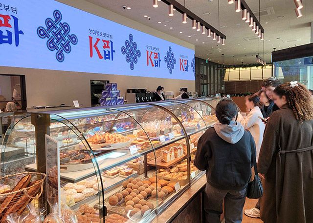 광화문 1945점에서 ‘K파바’ 콘셉트를 적용한 특화 제품을 선보이고 있다./사진=파리바게뜨