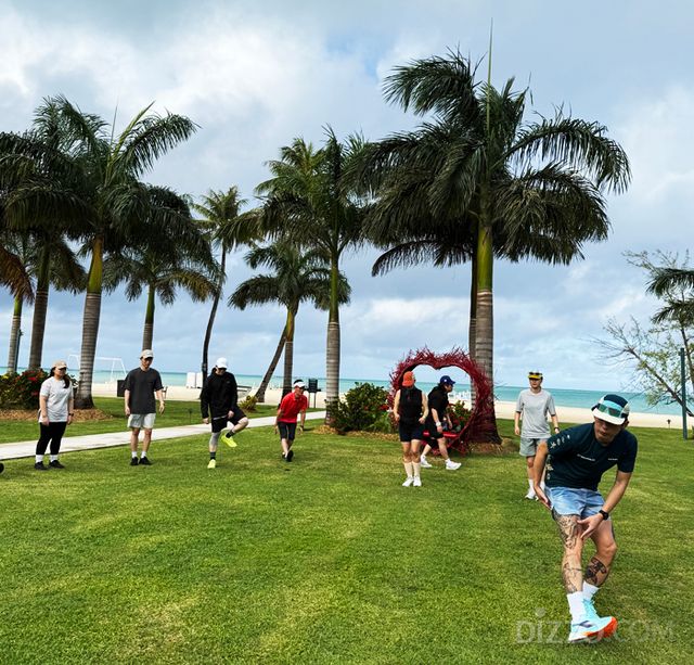 러닝 인플루언서 디어가 이끄는 '쉐이크아웃 런' 세션에 참가한 러너들(사진촬영=서미영 기자)