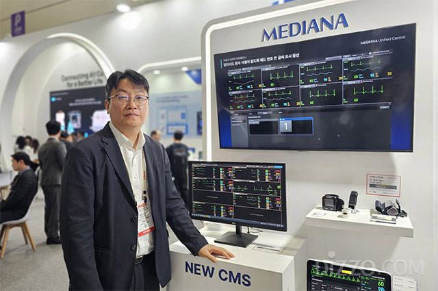 강동원 메디아나 사장이 KIMES 현장에서 환자 모니터링 데이터를 통합 관리하는 ‘MEDIANA Unified Monitoring’ 시스템을 소개하고 있다.