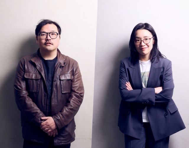 앤솔로지 영화 '극장의 시간들'에 참여한 이종필, 윤가은 감독(왼쪽부터) / 사진 : 티캐스트 제공