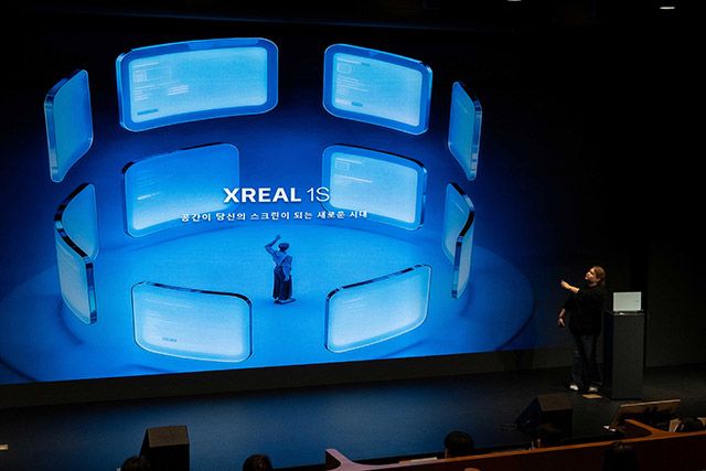 엑스리얼 ‘XREAL 1S’ 신제품에 대해 설명하고 있다./엑스리얼