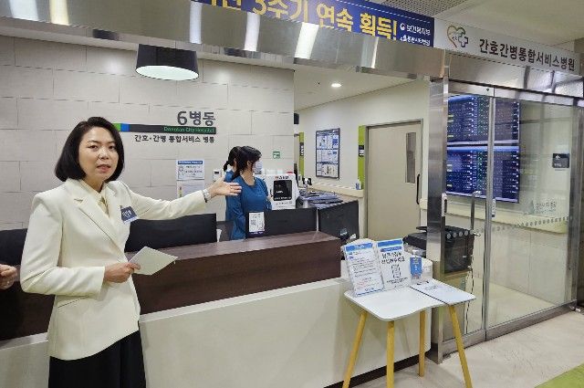 김미영 동탄시티병원 행정원장이 씽크가 적용된 병동 운영 방식을 설명하고 있다. /사진=김정아 기자