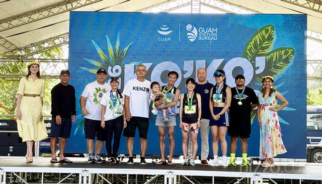 2026 괌 코코 로드 레이스 하프 마라톤에서 1등과 2등을 차지한 일본인 부부(사진=서미영)