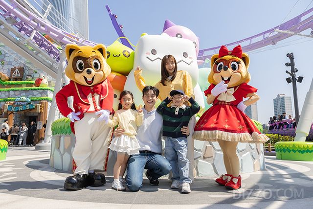 롯데월드 어드벤처 메이플아일랜드존 캐릭터 광장(사진=롯데월드)