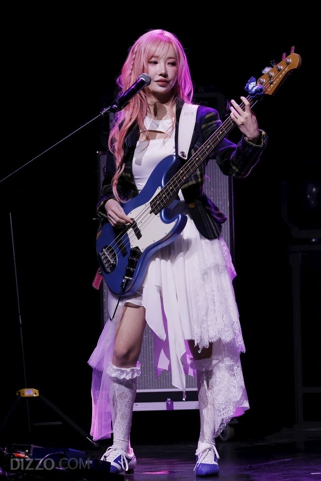 [종합] "이제는 질주할 때"…QWER, 도원결의로 연 챕터2 'CEREMONY'