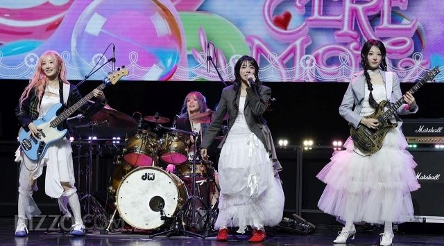 [종합] "이제는 질주할 때"…QWER, 도원결의로 연 챕터2 'CEREMONY'