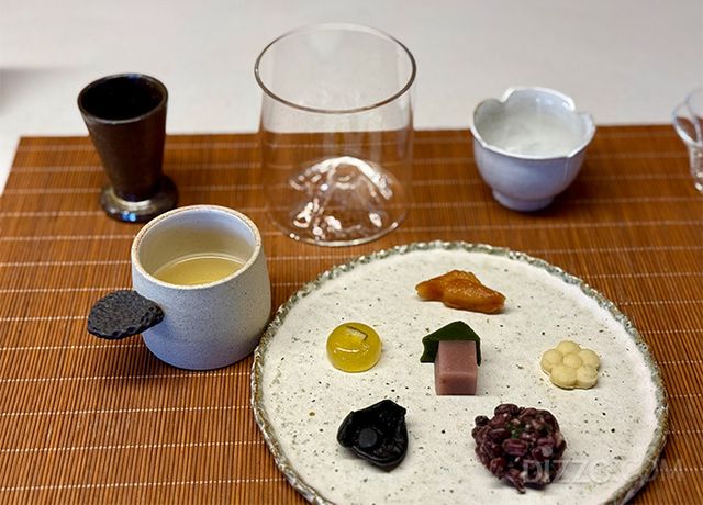 서촌라운지 회수다옥 차림 프로그램에 사용되는 차 잔과 티푸드(사진=서미영)