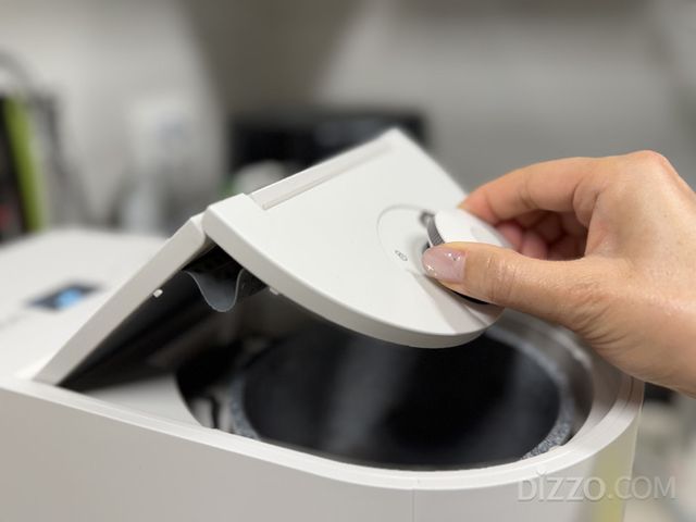 스마트카라 STONE의 뚜껑은 접어서 열리는 폴딩 도어 구조다.(사진=서미영)