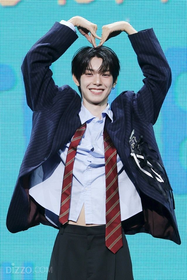 '최강' 듀오 뜬다…플레어 유, 2가지 매력 품은 '비타민 자판기' [종합]