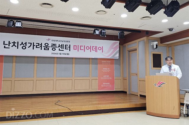 이동진 한림대학교강남성심병원장이 18일 열린 ‘난치성가려움증센터 미디어데이’에서 인사말을 하고 있다.