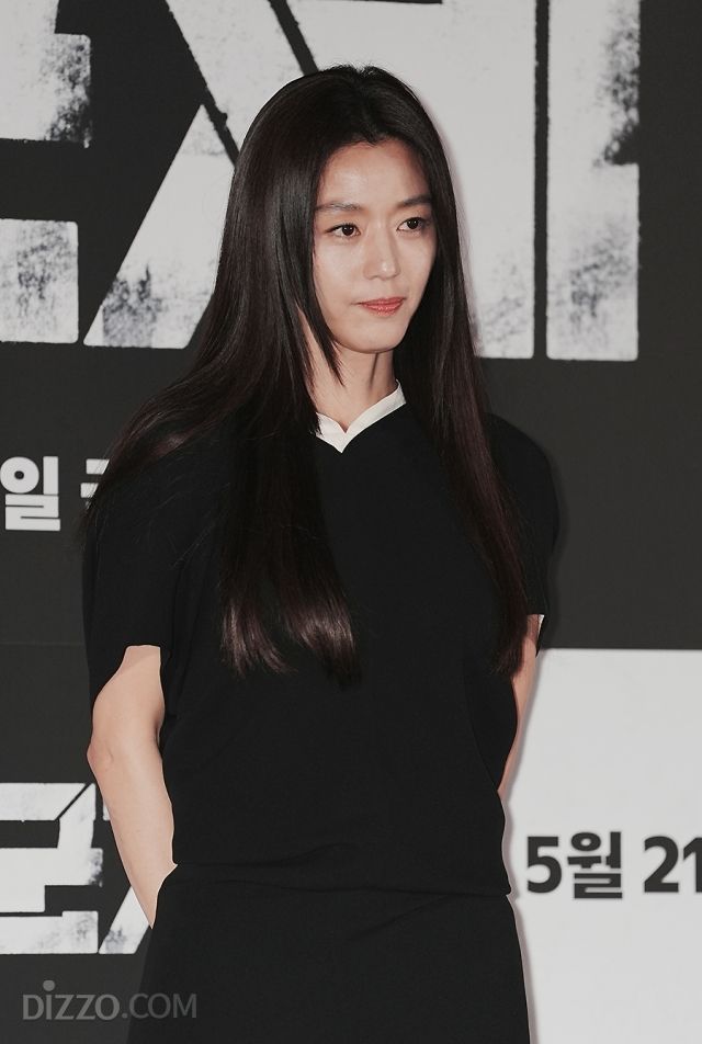 영화 '군체' 언론시사회에 참석한 배우 전지현 / 사진 : 디지틀조선일보DB