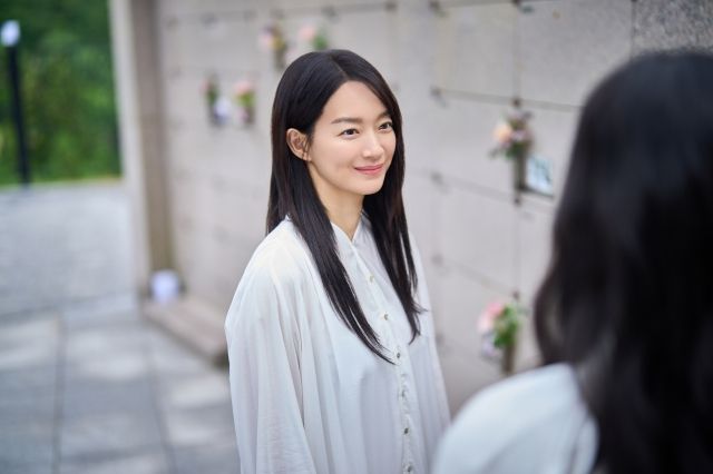 [종합] '스릴러 퀸' 노리는 신민아, 1인2역까지 도전…'눈동자'로 보여줄 새 모습