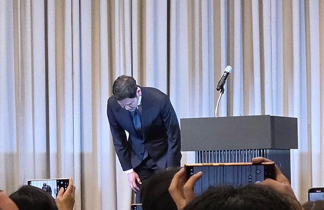 정용진 신세계그룹 회장이 스타벅스코리아의 ‘5·18 탱크데이’ 프로모션 논란과 관련해 직접 대국민 사과에 나섰다./김경희