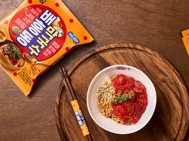 농심 소바쥬 협업 메뉴 배홍동 토마토 막국수 연출 이미지./농심 제공