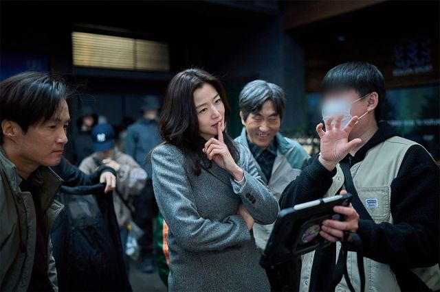 영화 '군체' 촬영 현장 속 전지현 / 쇼박스 제공