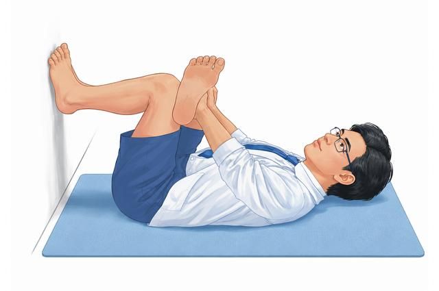 벽을 활용한 둔부 스트레칭 /고도일병원 제공
