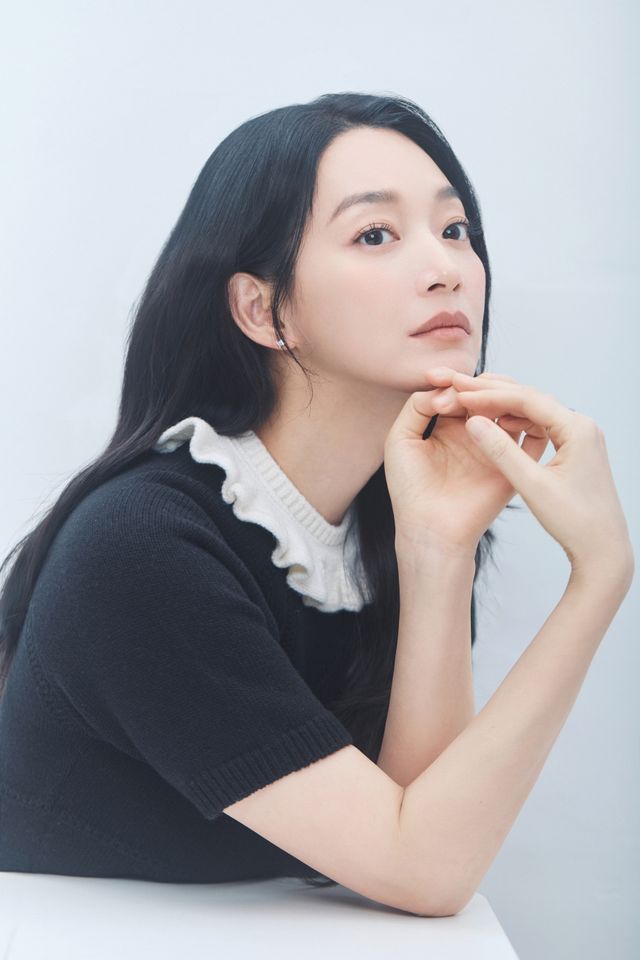 영화 '눈동자'에서 서인과 서진 역을 맡은 배우 신민아 / AM엔터테인먼트 제공