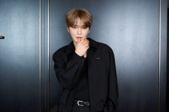 영화 '신사: 악귀의 속삭임'에서 '명진' 역을 맡은 배우 김재중의 모습. / 라이브러리컴퍼니 제공