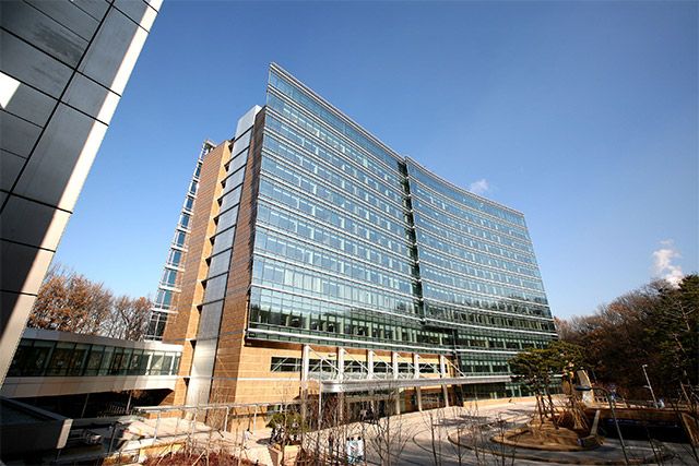 삼성서울병원 암병원이 70세 이상 고령 암 환자를 대상으로 한 통합 관리 모델 ‘CCCS’를 도입한다. 사진은 삼성서울병원 암병원 전경. /삼성서울병원 제공