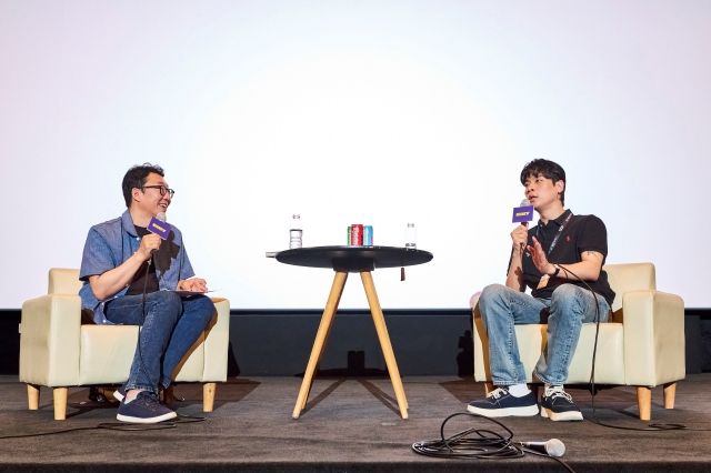 '잡(JOB)학사전' 프로그램에서 이야기를 나누고 있는 박정민의 모습 / 부산국제어린이청소년영화제