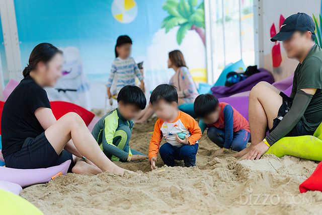 2025 서울썸머비치에서 모래놀이와 휴식을 즐기는 방문객/서울관광재단 제공