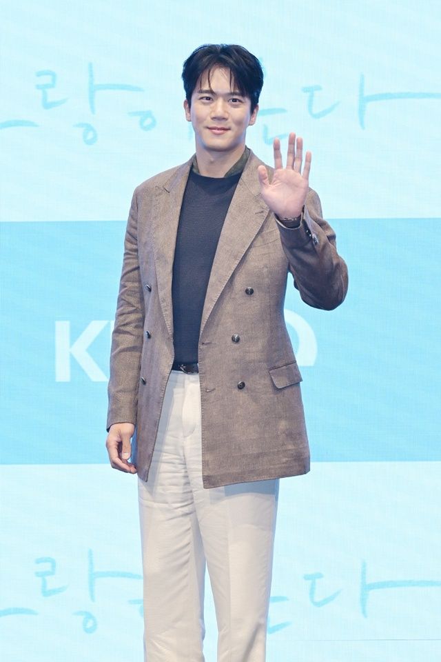 "위로와 희망 드리고 싶다"…안희연, '사랑이 온다'로 3년 만에 복귀 [종합]