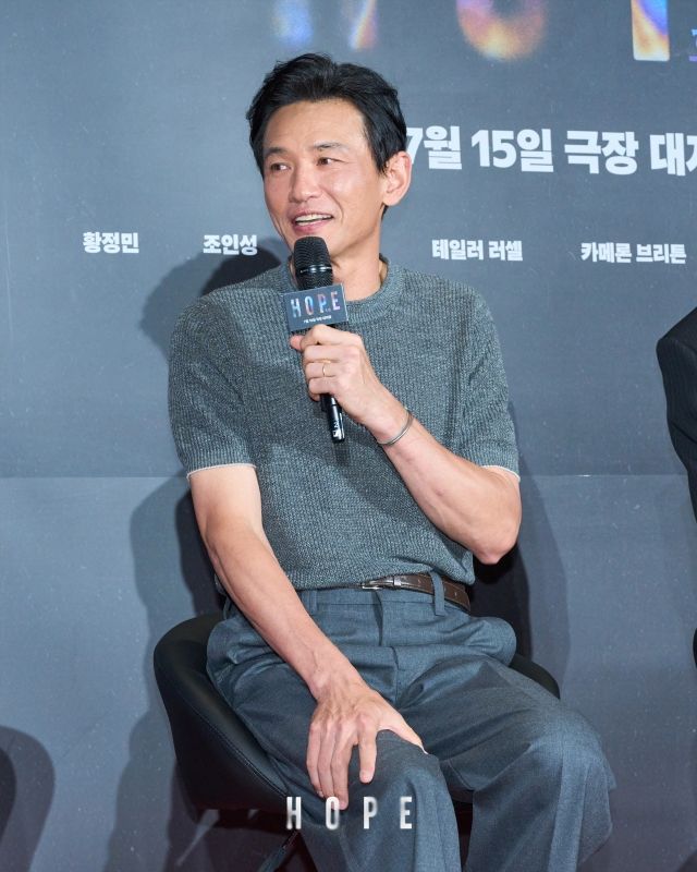 영화 '호프' 쇼케이스 현장의 배우 황정민 / 플러스엠엔터테인먼트