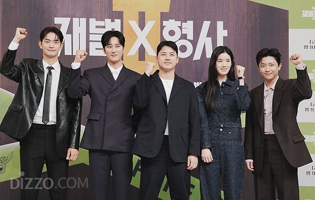 4일 SBS 새 금토드라마 '재벌X형사2' 제작발표회가 열려 김재홍 감독을 비롯해 배우 안보현과 정은채, 강산준, 김신비가 참석했다. / 이대덕 객원 사진기자, leedaedeok@gmail.com