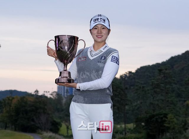 윤이나에 김수지까지 모두 꺾은 김민선, 시즌 피날레..위믹스 챔피언십 우승