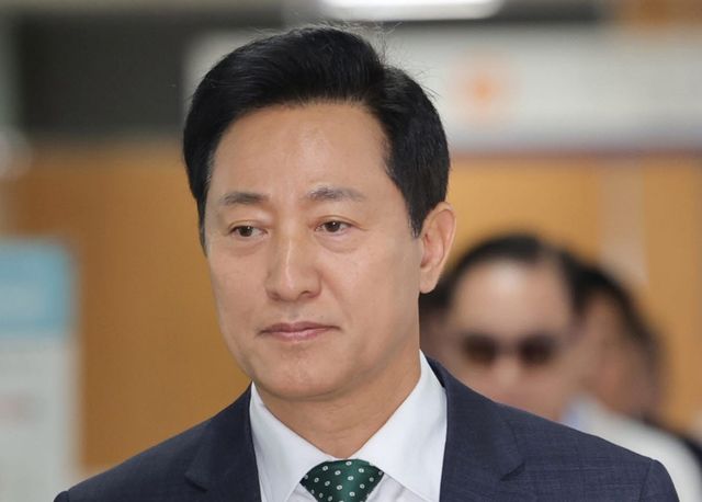 오세훈 서울시장이 지난 9월 4일 서울 서초구 서울고등법원에서 열린 '명태균 여론조사 대납 의혹 사건' 2심 속행 공판에 출석하고 있다. (사진=연합뉴스)