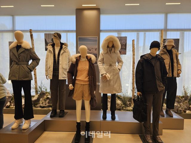 22일 서울 서초구 네파 청계산 플래그십 스토어에 전시된 FW 프리미엄 제품군. (사진=이데일리 경계영 기자)
