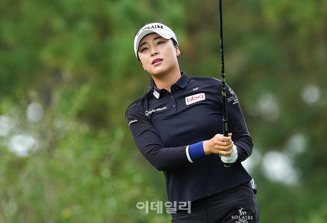 윤이나,타구 방향 확인.(사진=이데일리 골프in 조원범 기자)