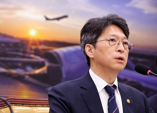 홍지선 국토교통부 장관이 23일 국회에서 열린 국토교통위원회 종합감사에서 위원 질문에 답하고 있다. (사진=연합뉴스)
