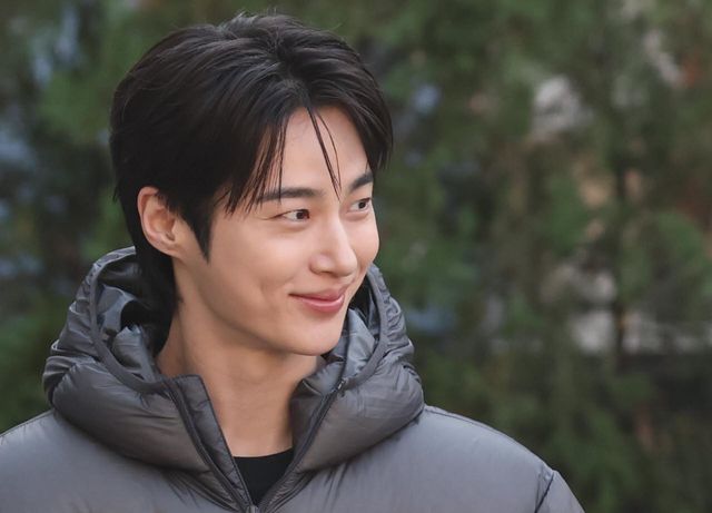[이데일리 노진환 기자] 배우 변우석이 23일 서울 성동구 코사이어티 서울숲에서 열린 ‘디스커버리 윈터 베이스 캠프(DISCOVERY WINTER BASE CAMP)’ 포토콜 행사에 참석하고 있다.