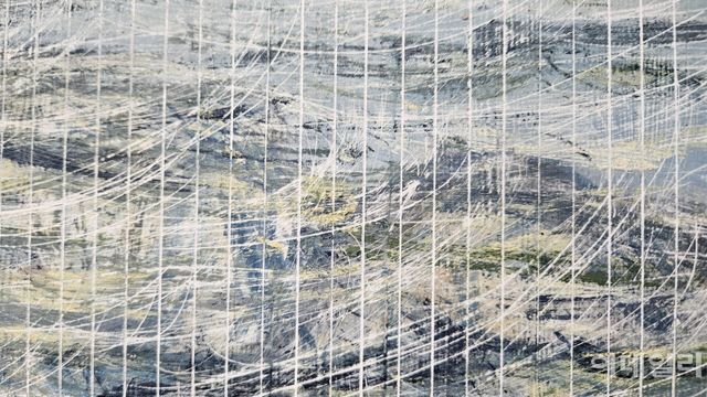 우병윤의 ‘율려 25-08-13’(2025, 116.7×91.0㎝) 중 부분을 확대했다(사진=오현주 문화전문기자).