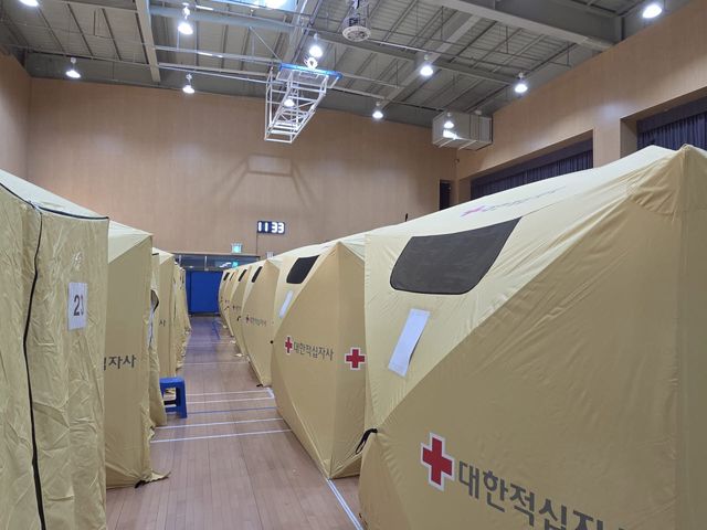 28일 오전 서울 강남구 개포중학교 체육관에 마련된 임시대피소의 모습이다.(사진=염정인 기자)