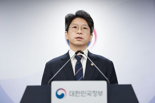 홍지선 국토교통부 장관(사진=국토교통부)